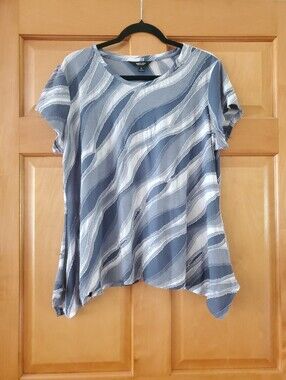 Simply Vera Grey and White Wave-Print Short Sleeve Tunic